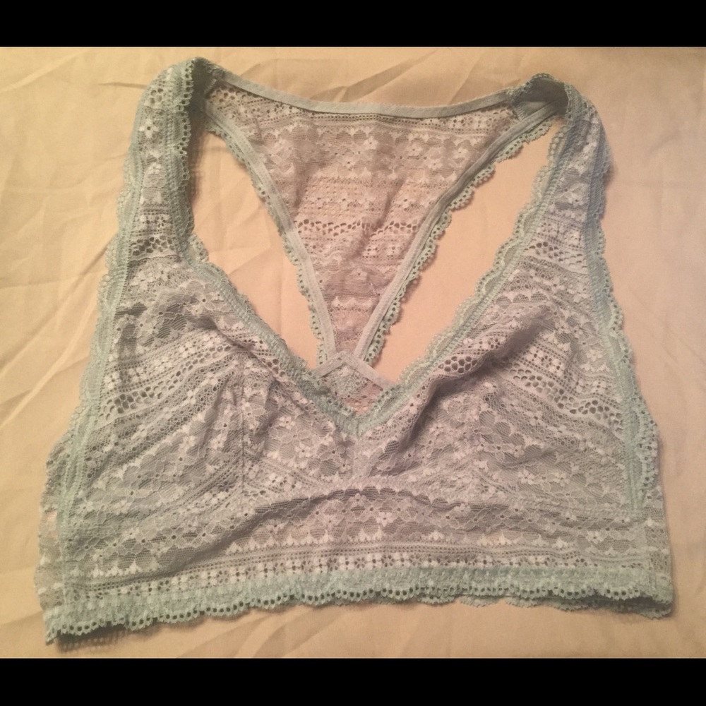 VS nwt lacey bralette size S.
